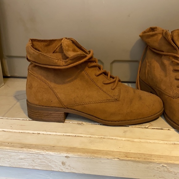 Boots - Picture 2 of 3